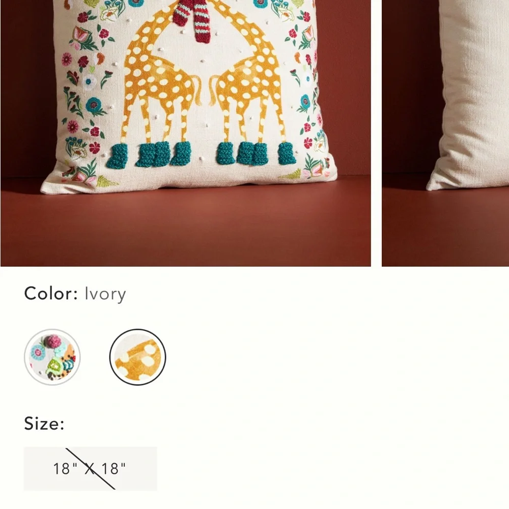 Giraffe Holiday Pillow‎